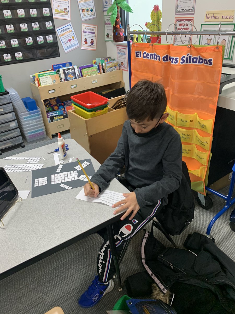 2ndGradeDual's tweet photo. Exploring and introducing the area of shapes by creating area robots during math today. @JonesAcademy1 https://t.co/CECRXMpGpD