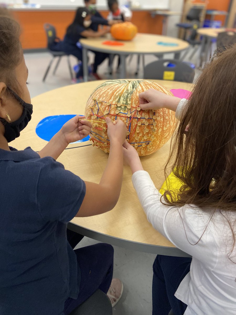chellymil's tweet image. Jack o lanterns are a thing of the past! Say hello to geoboard pumpkins! Thanks so much for the idea @sara__withtheh!