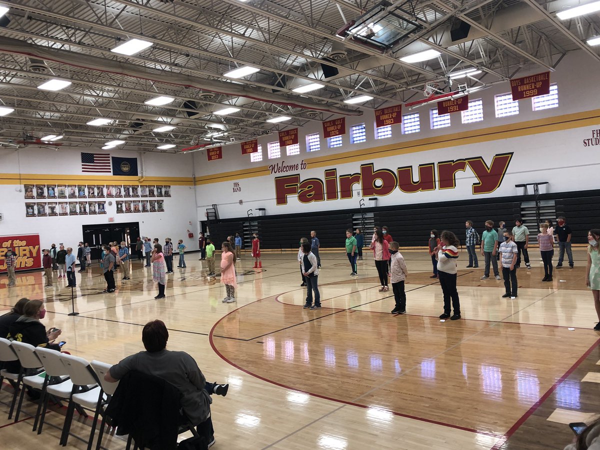 mrscomer2's tweet photo. 4th grade concert tonight! #jeffpride @jgerths1 https://t.co/7uloXRLlOm