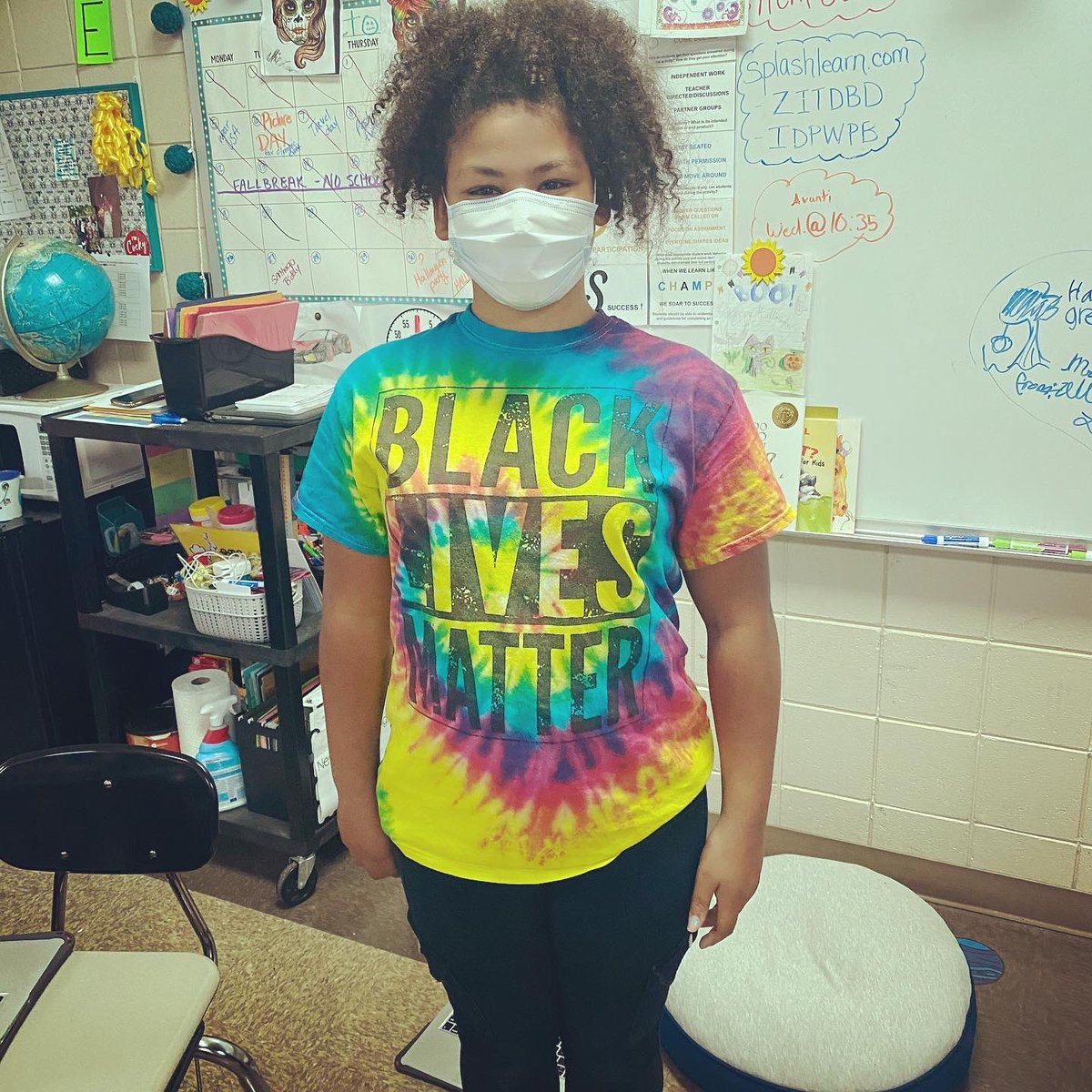 theteachermrse's tweet photo. โPEACE out to drugs.โ โ๏ธโฎ๏ธ
#redribbonweek #teacherstrong #iteachmath #beaCHAMPION #CEHpride #spreadjacketjoy #beaLIGHT #betheone #kidsdeserveit #rcainspired https://t.co/amokpRPkRU