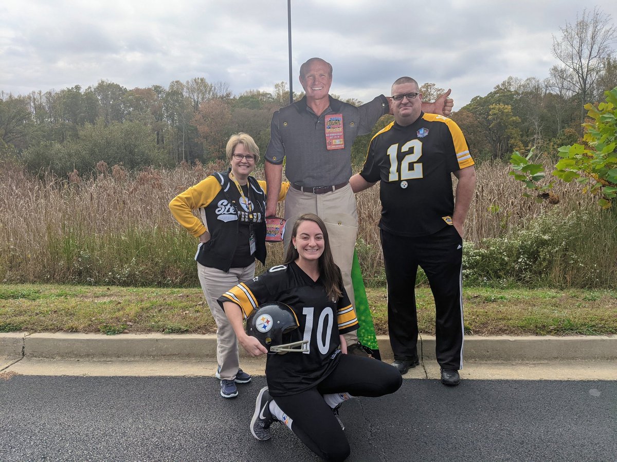 CMS is teaming up against drugs! Had a fun day putting differences aside &amp; celebrating the Steeler Nation's celebrity guest #RedRibbonWeek2020 #BeHappyBeBraveBeDrugFree