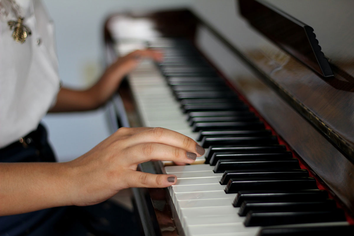 kidsworldfun's tweet image. Do you need to worry about the age when planning to learn the piano? kidsworldfun.com/blog/age-to-le… Music can evoke memories and emotions at the stroke of a chord and move you from inside, with an expression of joy, love, tears, and laughter. #LearnThePiano #ClassicalMusic