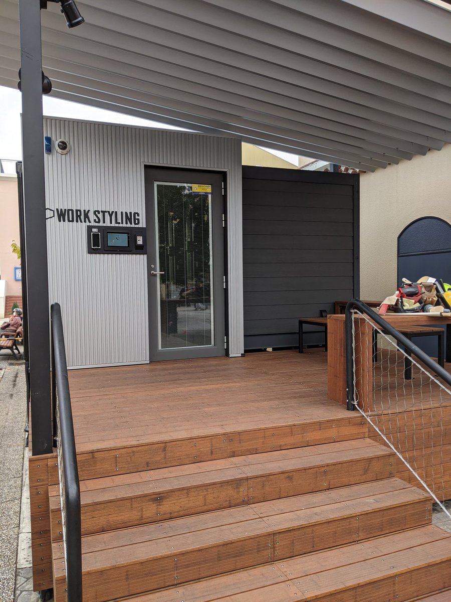 readersengoku's tweet image. 何かなと思ってレンズで調べたらシェアオフィスらしい。 #WORKSTYLING