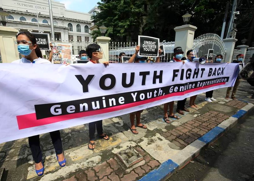 Naghain ng petisyon sa Korte Suprema ang mga miyembro ng Youth Fight Back Alliance upang iprotesta at kuwestyunin ang ligalidad ng pag-upo ni Ducielle Cardema bilang kinatawan ng Duterte Youth Party List. | via @Isa_Umali https://t.co/W5qbM3MJ5E