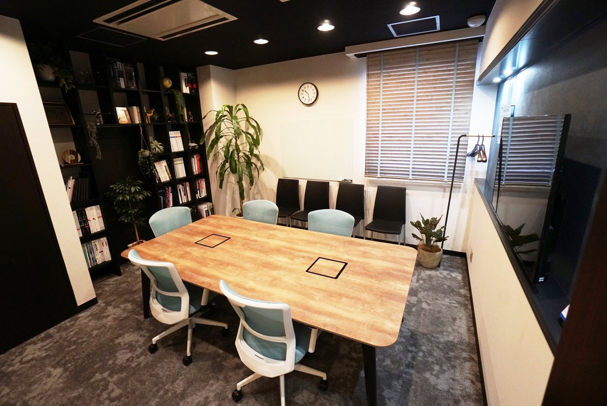 GL_OFFICEDESIGN's tweet photo. はじめまして。株式会社グッドライフはTwitterの公式アカウントをオープンしました😊宜しくお願いいたします！
はじめに、わたし達のオフィスを紹介します★

＃初めてのツイート　
＃オフィスリノベーション
＃会議室 https://t.co/OQghDLMsNi