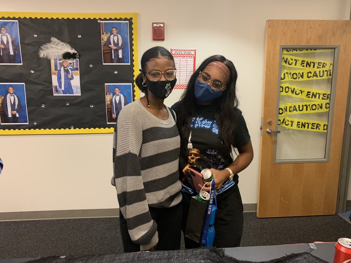 duCPT2_1869's tweet photo. Thank you to everyone that came out tonight for our horror movie night!! #duSpookfest is going on all week. Keep an eye out for the next events we have lined up for yall!! #LIT π±π₯ https://t.co/bejYDQARmJ