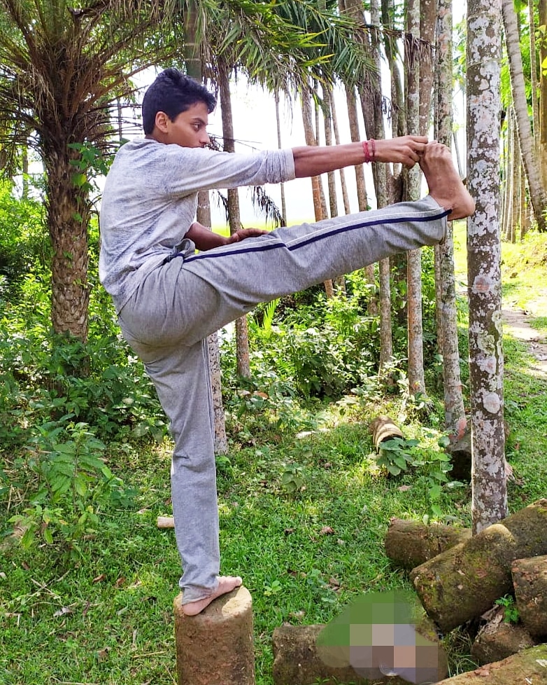 Good morning yoga...
Finally back after recovery..
#kalari #kalaripayattu
#martialarts #ITrainLikeVidyutJammwal
#yoga #workout @mevidyutjammwal
@VidyutJammwal
#Countryboy https://t.co/NoHKYMdwVJ