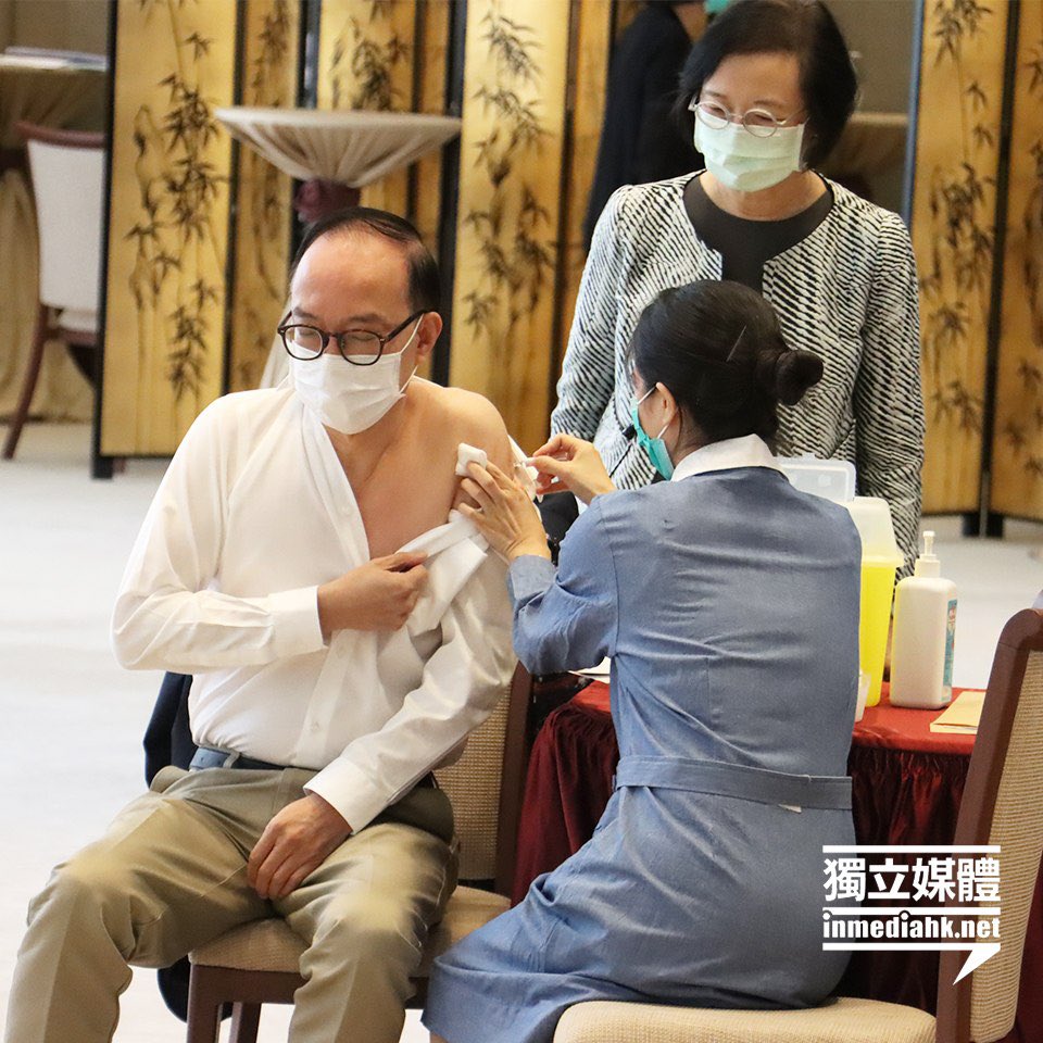 legcoreview's tweet photo. Photo of the day: Pro-Beijing lawmaker Ma Fung-kwok gets vaccine inject at Legco, via @inmediahk https://t.co/QOjRoAvM42