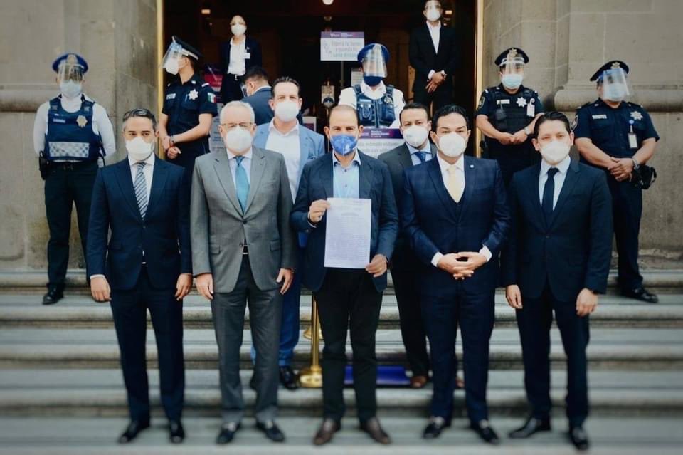 JorgeInzunzaPAN's tweet photo. ¡Venimos a defender la democracia del EdoMéx hasta las últimas consecuencias!

Hoy ante la Suprema Corte de Justicia de la Nación presentamos una Acción de Inconstitucionalidad por la ley aprobada por Morena que reduce el número de regidores y síndicos. #AsíNo https://t.co/S2VOyWLk3c