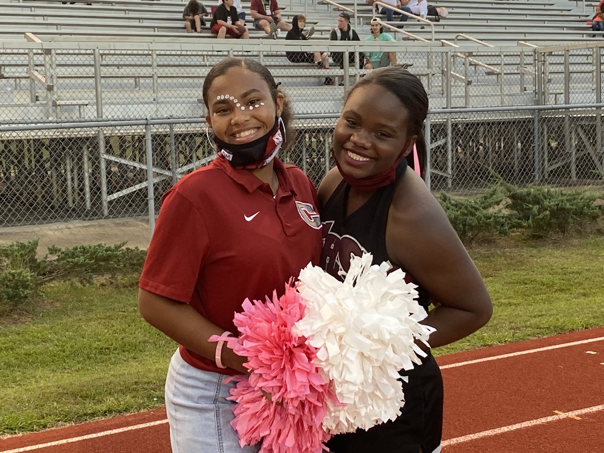 chilestwolves's tweet photo. We are so lucky to have amazing students who help on the field and cheer on the sidelines. Thanks for all you do to help our teams. 

@chilescheer @chilesfootball https://t.co/UUFF1ZlD8a