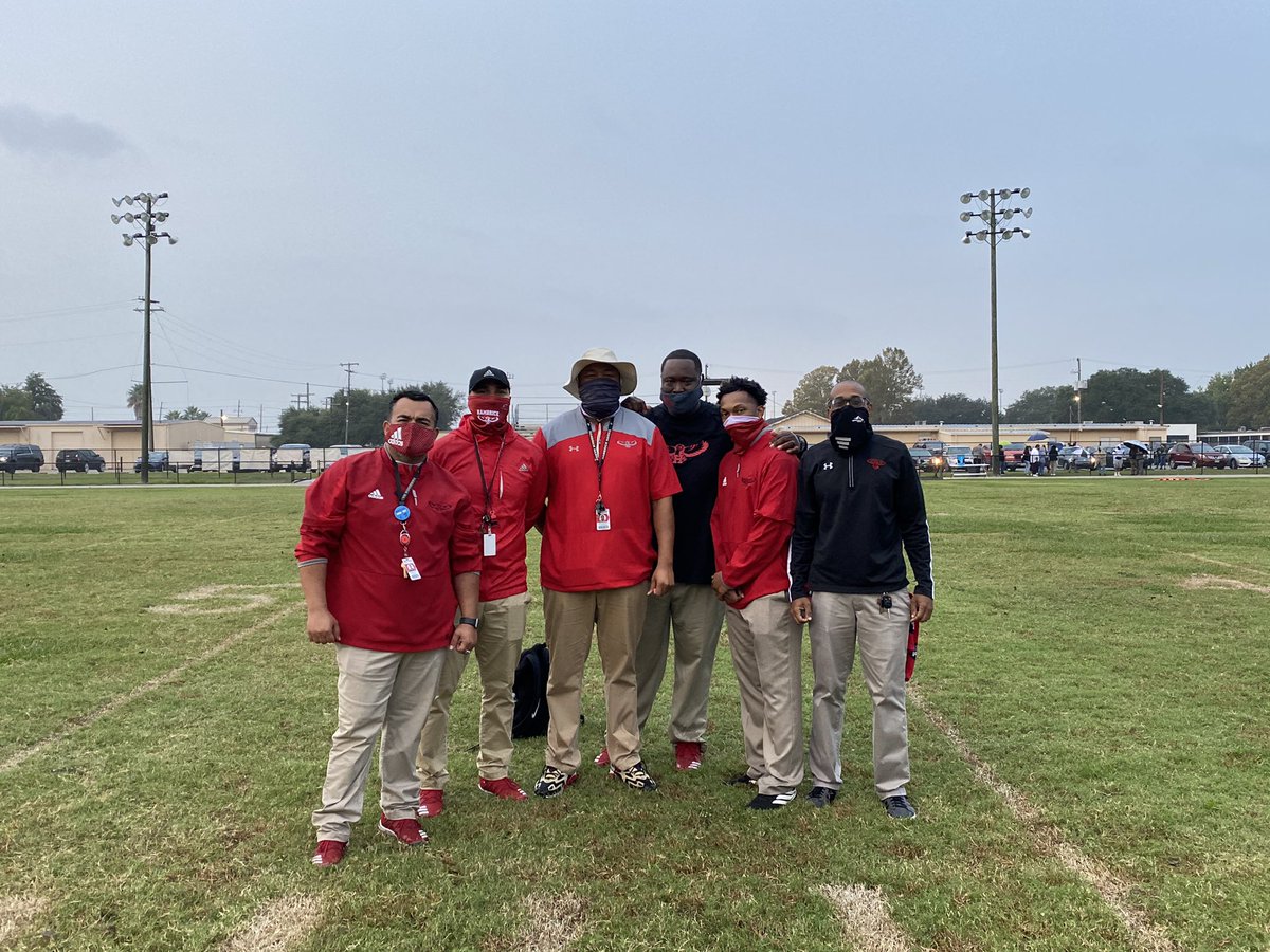BrickAPVanGils's tweet photo. Congratulations Hambrick Hawks football. Last game of the season, rain or shine we came for the win! @HambrickMS_AISD @AldineAthletics https://t.co/fZFJe6Sg1U