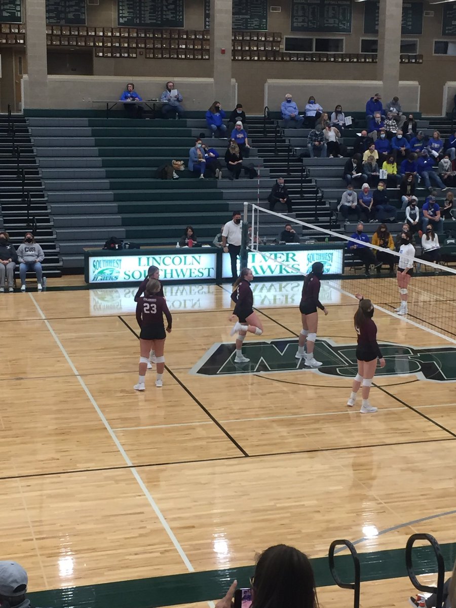 tkwapnioski's tweet photo. The @DiscovererWay VB wins Set 2 and ties it up with one set apiece. #Together #4EachOther #DiscovererStrong https://t.co/nkiXp8IAM2