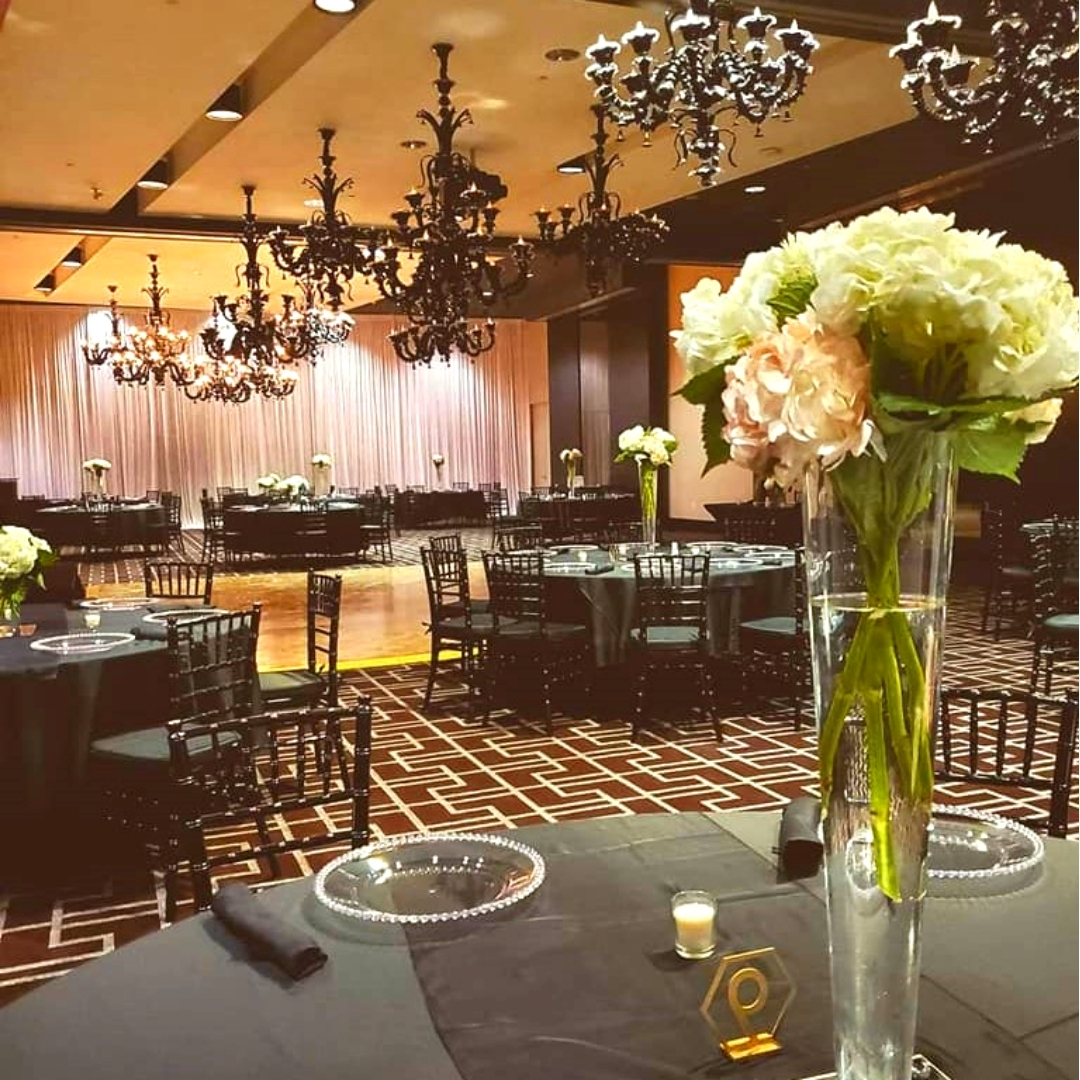 themoranhotel's tweet photo. Check out this photo from Boldly Floral of Sherrie and Mannie's wedding at The Moran Hotel CityCentre. Congratulations Sherrie and Mannie! Let us help plan your perfect wedding! https://t.co/bgsmO9JWpi
#themoranhotel #weddingday #texasbride #sayido https://t.co/wZU9rLPBPx