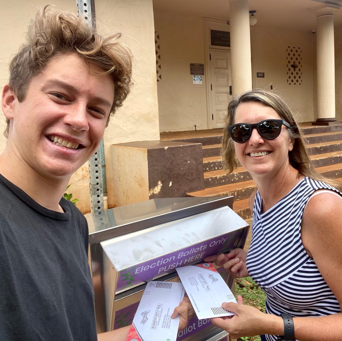 HCFHawaii's tweet photo. HCF staff votes! We want to know, how did you vote this election?
Did you mail your ballot?
Did you drop it off?
Did you vote in person?
Let us know with a RT! ๐
#hivotes #civicduty #hawaiicommunity #election2020 https://t.co/SxTLKoQbup