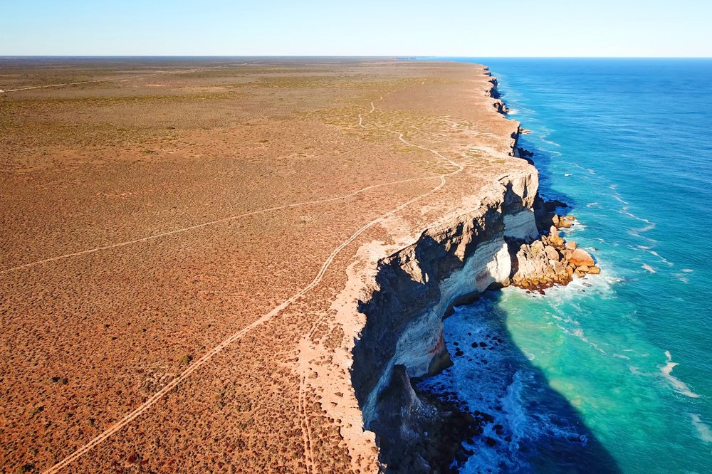 Don't get too close to the edge 😱
Can you believe this extraordinary sight is located in South Australia! This is one of the longest sea cliffs in the world.
#bundacliffs #southaustralia