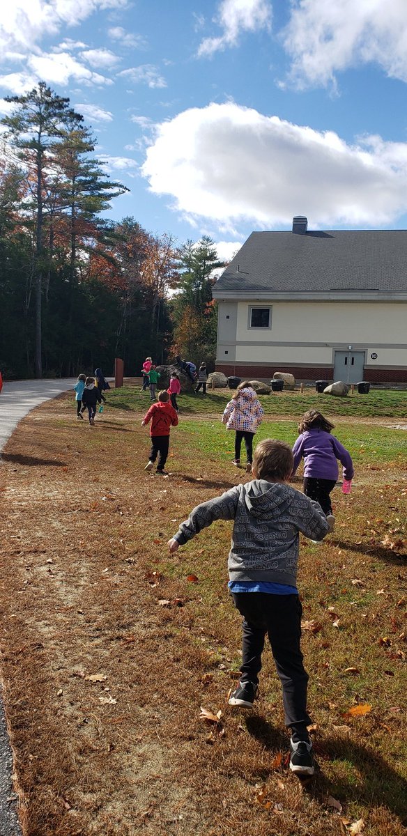BergstresserS's tweet photo. It was a beautiful day for an outdoor PE class! @HDES_PhysEd #HDESPRIDE https://t.co/icqHzWp7H8