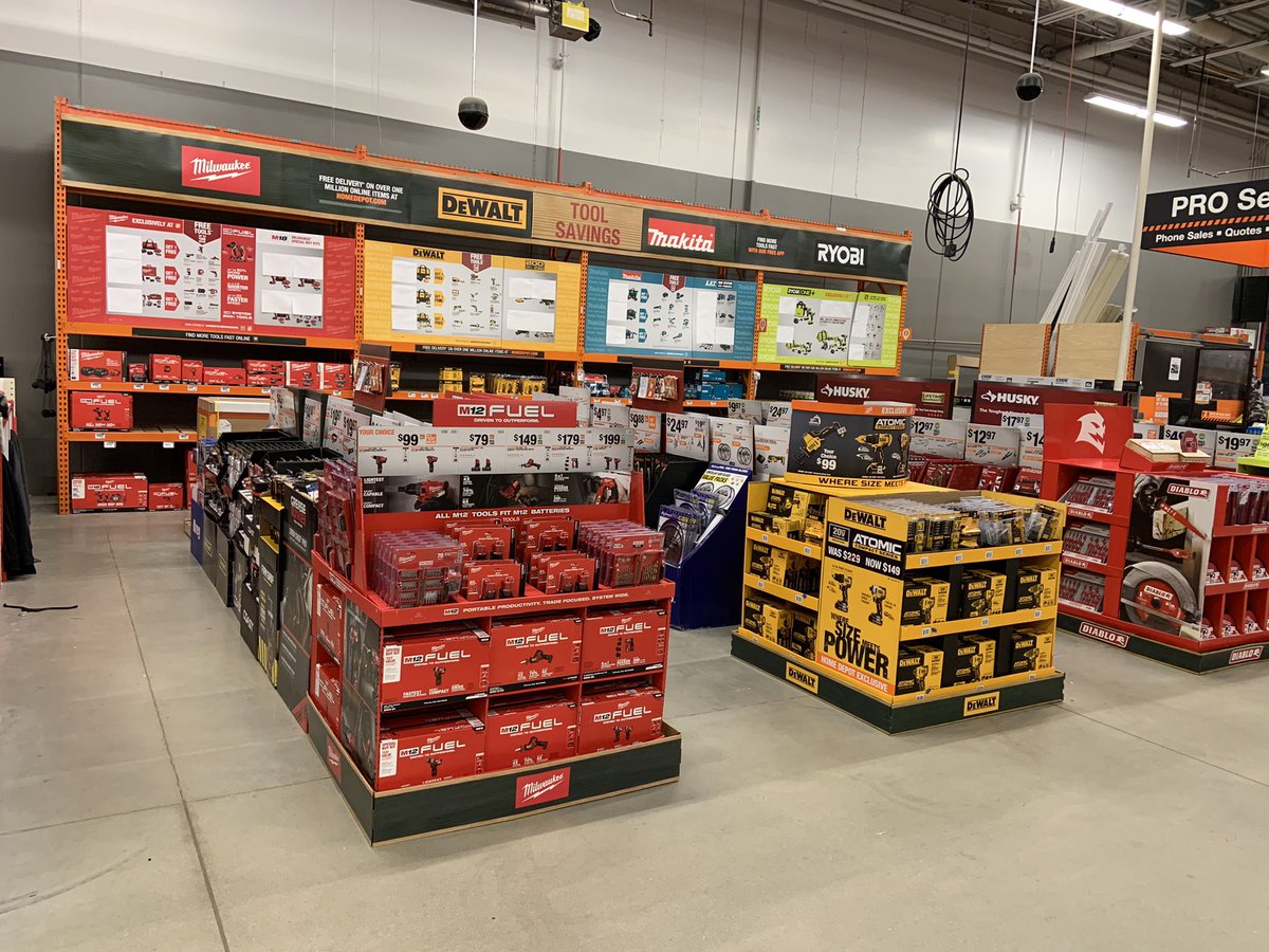 THD3489's tweet photo. Team MET is all over the gift center. Thanks for such great and smooth execution. @MatteHome @NicoletteH17 https://t.co/cMDuZzxPda