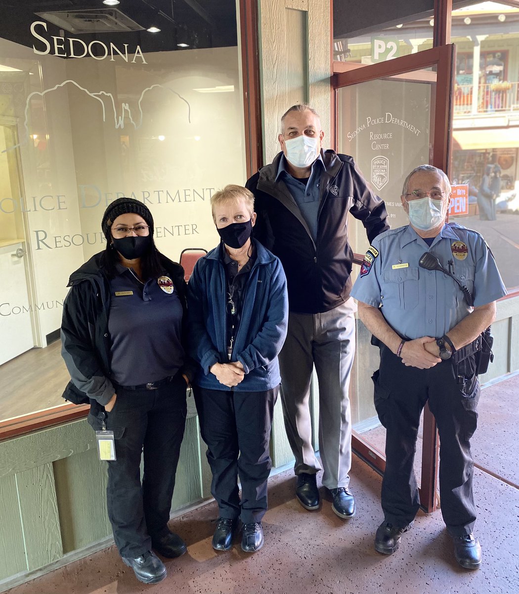 CharlesRHusted's tweet photo. Our Sedona PD Resource Center in Uptown, staffed by some of our incredible volunteers, opened their door for Community Service today. #SelflessServiceForAll — We’re excited this initiative has come to fruition 💪🏽 https://t.co/AWnQ3Lle1m