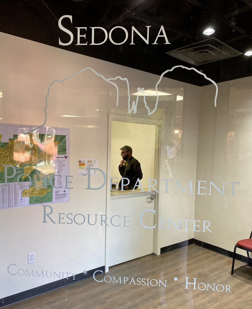 CharlesRHusted's tweet photo. Our Sedona PD Resource Center in Uptown, staffed by some of our incredible volunteers, opened their door for Community Service today. #SelflessServiceForAll — We’re excited this initiative has come to fruition 💪🏽 https://t.co/AWnQ3Lle1m
