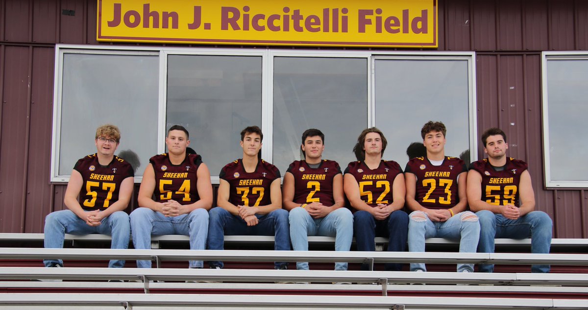 JohnFerrazzi's tweet photo. It was great being able to recognize our seniors last night w/ a senior ceremony before our 7on7 &amp; Lineman Challenge. It is your strength that leads us thru these tough times. We hope to do it again in the spring. Thank you to our booster club and parents that made this possible! https://t.co/aqhdAoNuaN