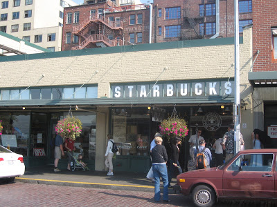3. StarbucksStarbucks first started selling espresso makers and coffee beans in 1971.It wasn’t until Howard Schultz visited Italy in 1983 that he wanted to brew and sell Starbucks coffee in a European-style coffeehouse.