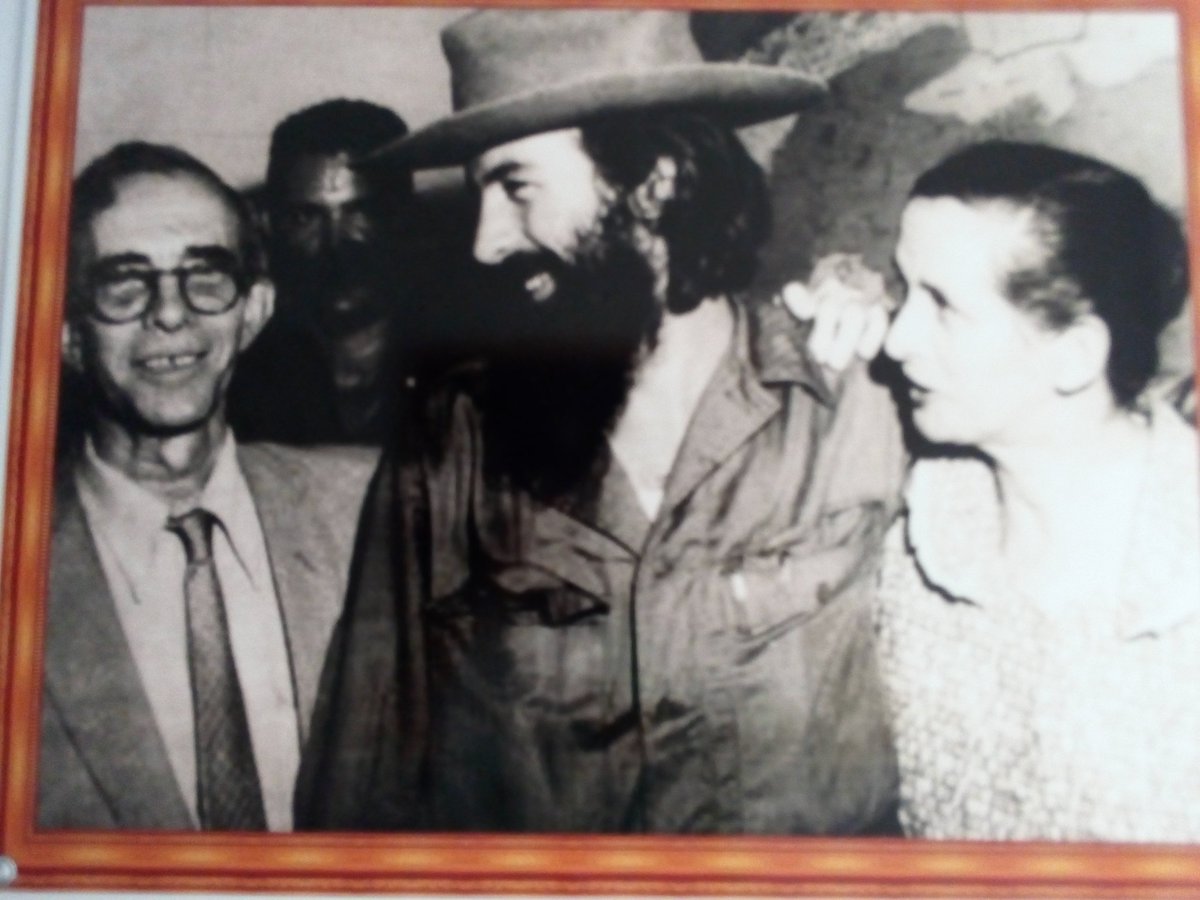 ValdesMenendez's tweet photo. "Cada vez q la Patria se encuentre en una situación difícil, en un momento de peligro, se acuerden de Camilo". Palabras de #Fidel, después de continua búsqueda, tras la desaparición del hermano y compañero, el 28 oct 1959. Camilo, figura legendaria, salió del pueblo y vive en él. https://t.co/XszD4CNTKZ