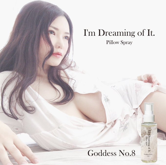 2 pic. 前回の完売を受けて誕生日記念にPillow Spray100個限定再販です!!??すべてサイン入りでお届け❤️ぜひ❤️
Limited restore again on my birthday