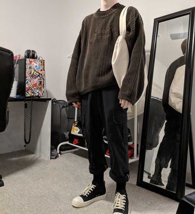 RON WEASLEY - comfy that’s it just comfy - does not care about what he wears tbh- sleeps a lot so anything he can sleep in - SWEATERS >>