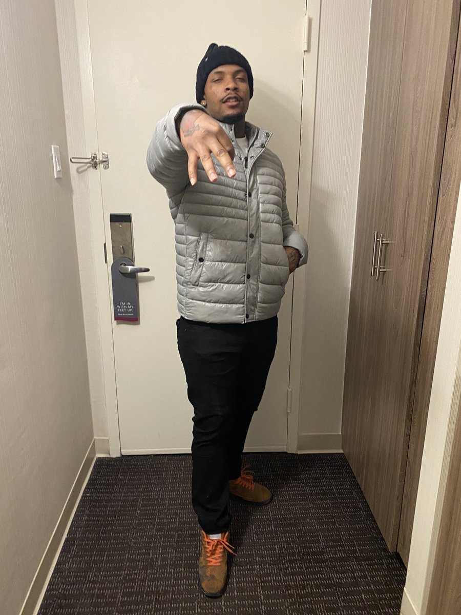 Momoneybeasley's tweet photo. Through the wire ☑️ #SMK #MoMoney https://t.co/sNFjXSsyKN