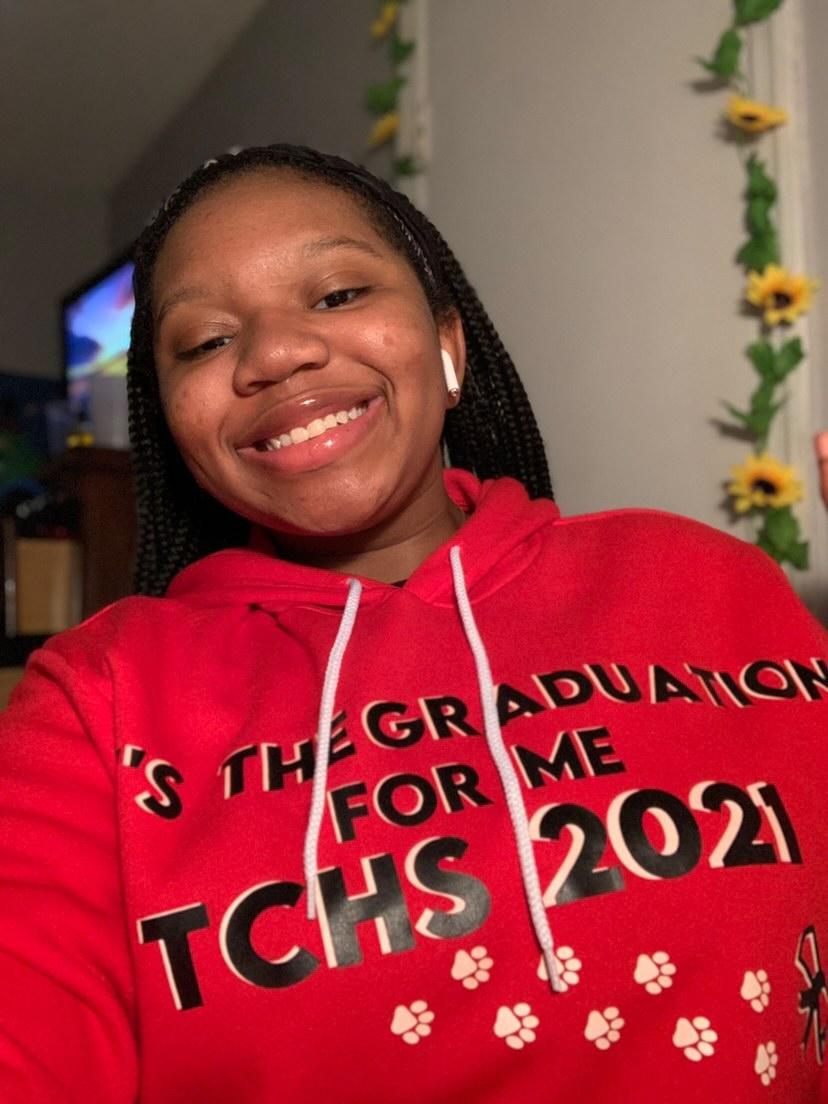 TeachGrowRepeat's tweet photo. It's homecoming week! My niece/baby representing The City. @TricitiesFCS @AniyaDowdell #onemadeofmany #onceabulldogalwaysabulldog #thecity #05 #21 ❤️🖤 https://t.co/mPANX2Wfdi