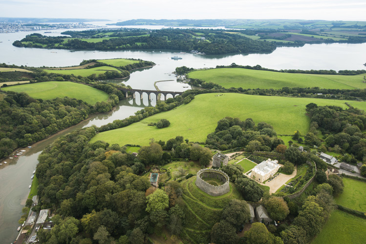 Round 2, Bracket A!Trematon Castle vs Minster Lovell HallWhen Sir Francis Drake returned from circumnavigating the globe, he stored his plunder at Trematon until Elizabeth I ordered him to bring it to her at the Tower of London.