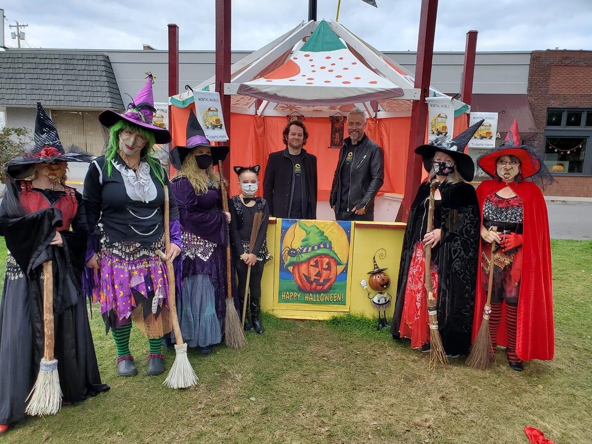 stephbooks108's tweet photo. β¦@amandadeibertβ© I almost forgot! This happened this weekend at #Halloweentown Luke and Dylan from the movie came back to visit so that took a picture with our #WitchDance group. https://t.co/sqIa5266VD