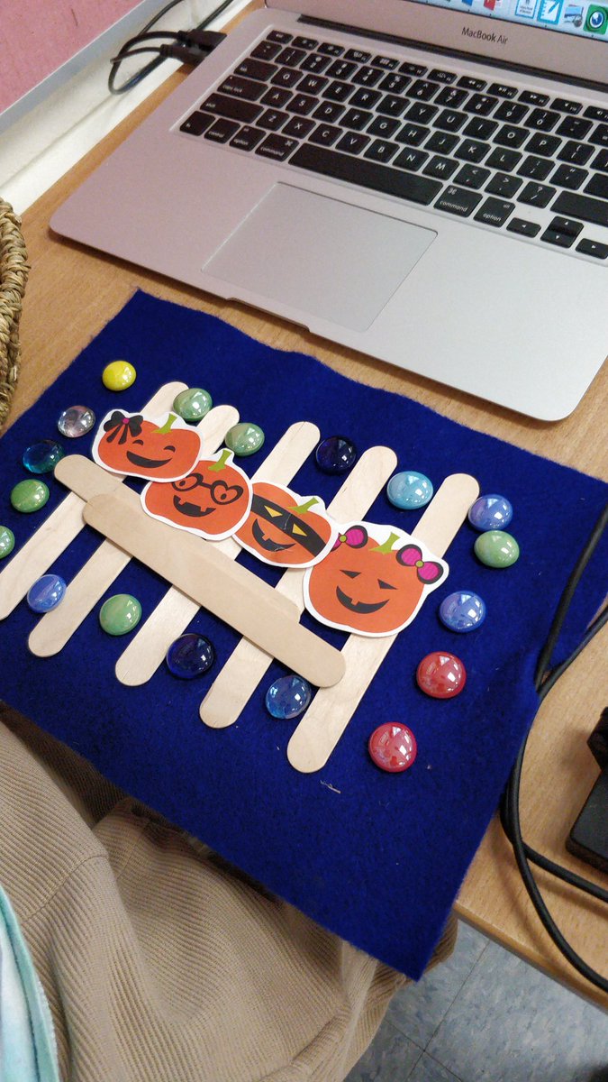 EdgemontMrsA's tweet photo. Using loose parts to retell the story of the 5 little pumpkins. @EdgemontCBE https://t.co/pGyypLwstr