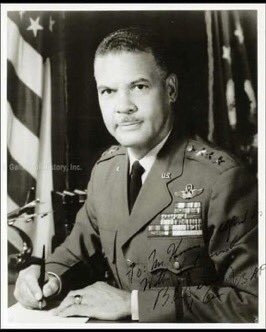 MNTNMVR_777's tweet photo. #OTD 10/27
1922: #rubydee born
1954: #BODavisJr 1st Black @usairforce General
1961: #AmericanBasketballLeague began play
2002: @EmmittSmith22 became @NFL all-time leading rusher
2004: @gehrig38 1st starting pitcher to win #WorldSeries for 3 separate teams
#DailyFunFacts https://t.co/o0ntV4twuv