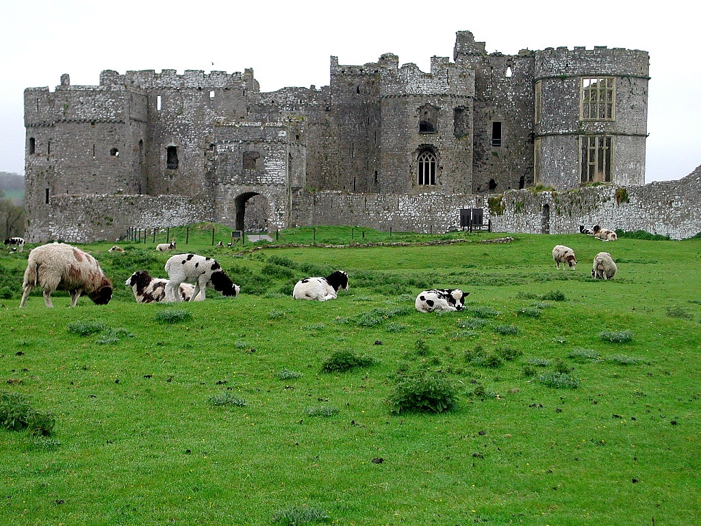 Round 2, Bracket F! Carew Castle vs Linlithgow PalaceRhys ap Thomas decorated Carew Castle with Tudor crests, including those of Prince Arthur and his wife Catherine. Unfortunately, by the time the royal family actually visited, Arthur was dead and C betrothed to Henry VIII.