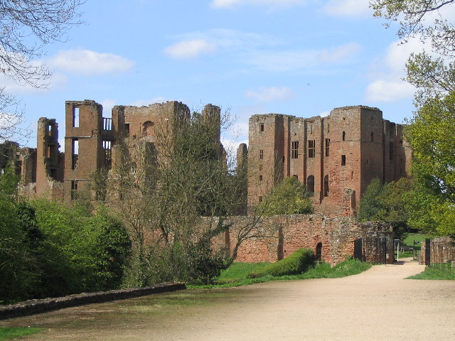 Round 2, Bracket H! Kenilworth Castle vs Conwy CastleYou've heard of Kenilworth because in 1575, Robert Dudley famously spent 19 whole days there 'entertaining' the Virgin Queen.