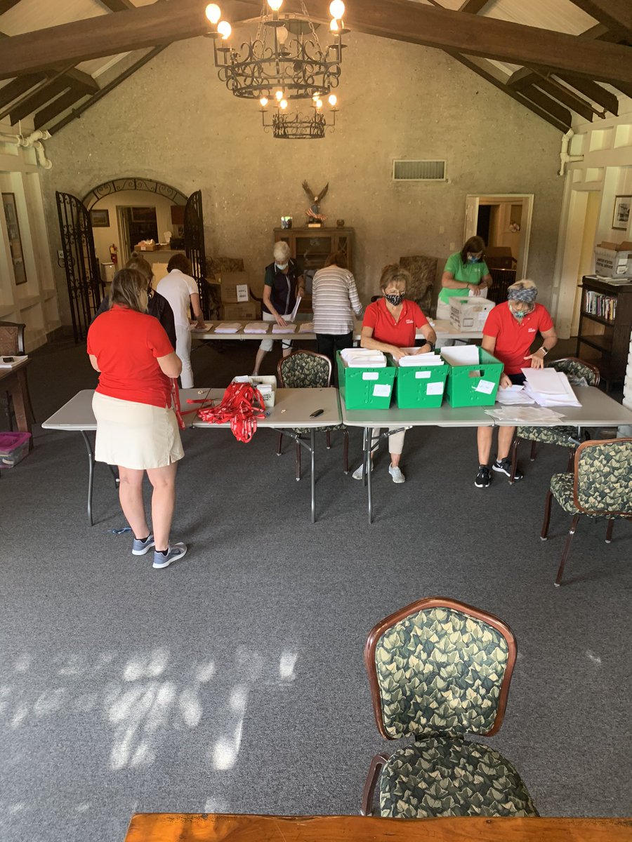 TheRSMClassic's tweet photo. Packed - stuffed and sealed! Thank you to these amazing volunteers for prepping all of our volunteer credential packages. We did it safely. We did it quickly. And with a smile (behind the mask of course 😃) 
#VolAppreciation #RSMClassic https://t.co/bXHfSCdJgS