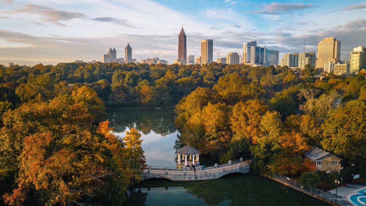EmoryNeurology's tweet photo. Love the fall colors setting in on our city! #Atlanta #CityInAForest @RebeccaFasanoMD @SitaraKoneru @zendhir @EricLawson90 @VJeanneretl @Oga_DoctorBlue https://t.co/kPFsdsnP3J