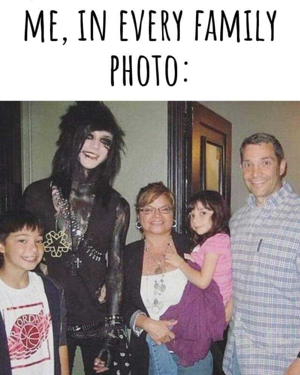 TheOfficialVV's tweet photo. I know I'm not the only one!🖤🦇

#gothmeme #gothicmeme #alternativememe #bestmeme #goth #gothic #alternativehumor #toofunny #bestmemes #relatablememe #relatablememes #oddoneout #blacksheep #gothofthefamily #familygoth https://t.co/lk0Aj0CSiB