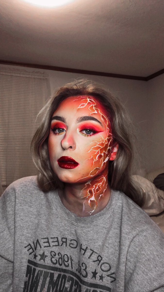 skye_amberr's tweet photo. it deserves it be posted on all social media bc i worked on it for hours just for a couple pictures and then to immediately wash it off https://t.co/Vz48e9gfrT