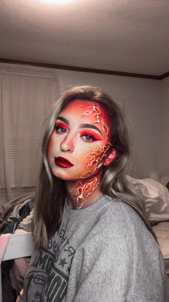 skye_amberr's tweet photo. it deserves it be posted on all social media bc i worked on it for hours just for a couple pictures and then to immediately wash it off https://t.co/Vz48e9gfrT