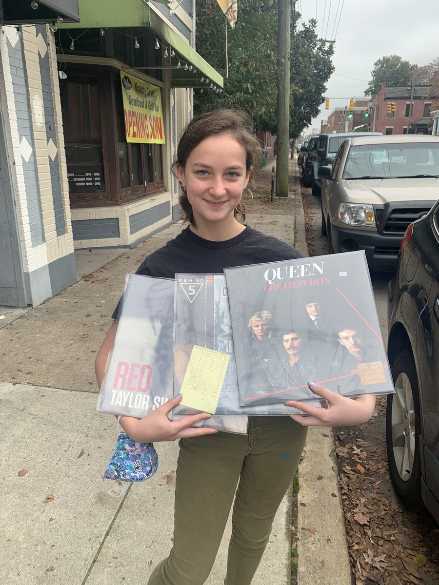 ScVanValkenburg's tweet photo. Bday girl had some cake and got some records from #DeepGrooveRecords. https://t.co/xbGoFIyd6r