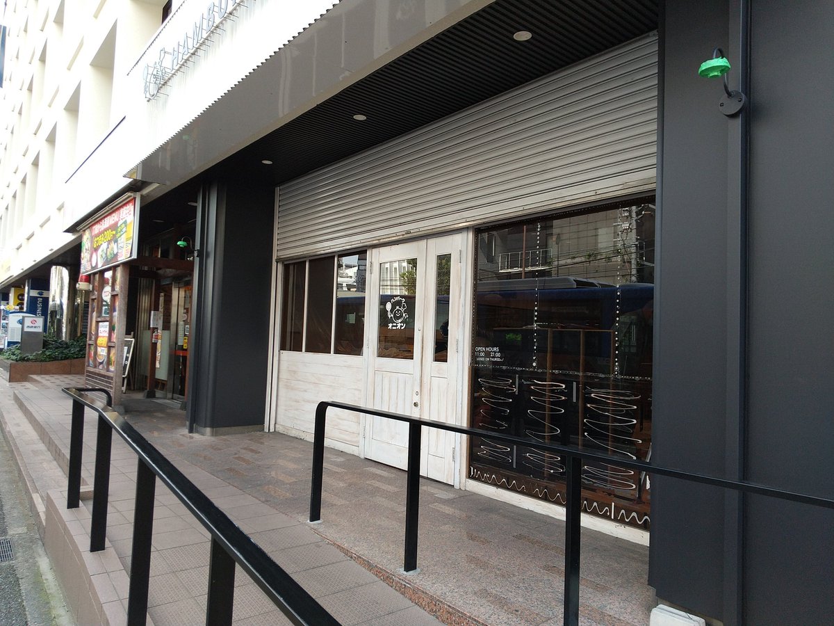 イナッキー 薬院大通り交差点のハンバーグ屋さんだった店が改装中 多分ここが元祖ぴかいち2号店になるのかな