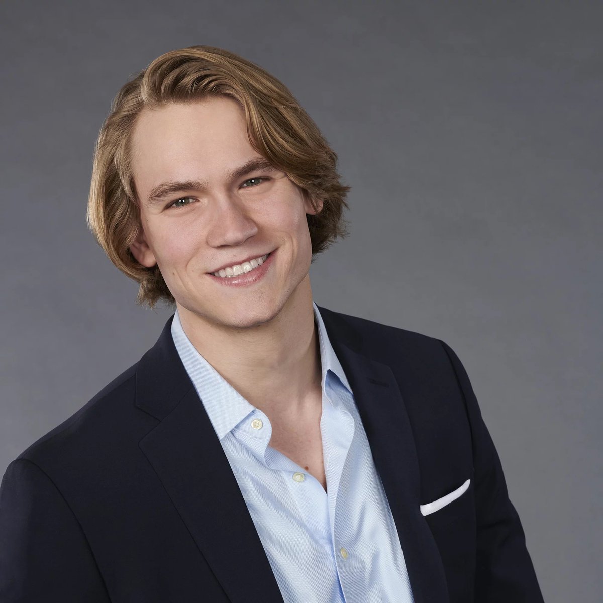 ___MELL___'s tweet image. Who know who else was good at poetry that won Tayshia’s heart? Bring her on before Claire sends him home! #bachelorette