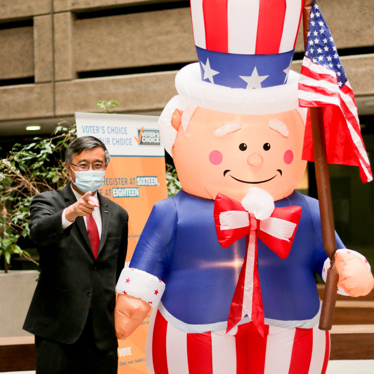 Uncle Sam and Otto Lee wants YOU to vote EARLY!

#VOTE #VoteEarly