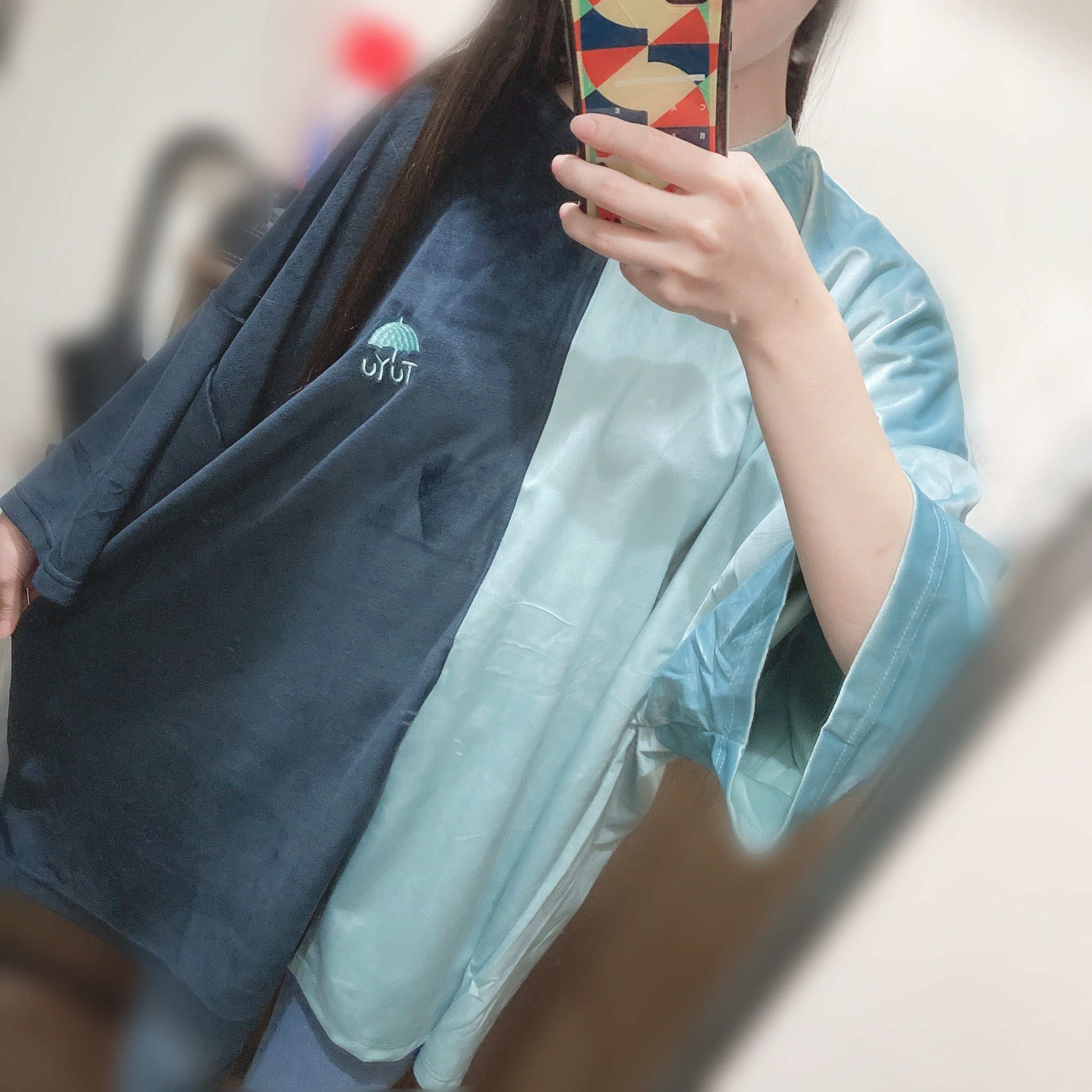 ??? в X: „雑撮りすぎるけど。 ベロアはゆったり着れて、パーカーは 