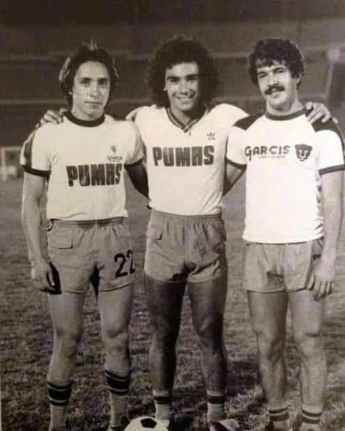 Sinceramente nunca los vi jugar, pero por lo que mi abuelo y mi papá  me contaron, eran unos genios, y me lo resumieron así, la inteligencia de <a href="/manuelnegrete22/">Manuel Negrete</a>, la habilidad acrobática de <a href="/hugosanchez_9/">Hugo Sánchez</a>  y la potencia del Tuca hacían que pumas jugara en otro nivel.