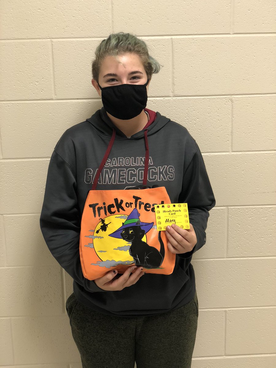 gsftrojanstrong's tweet photo. Our teachers rock! Mrs. Fry rewarding students for completing the most iReady topics! ๐ @SheilaF97953307 @MarieFHolden #gsftrojanstrong #horrymath https://t.co/qeiQ7BC5Sx