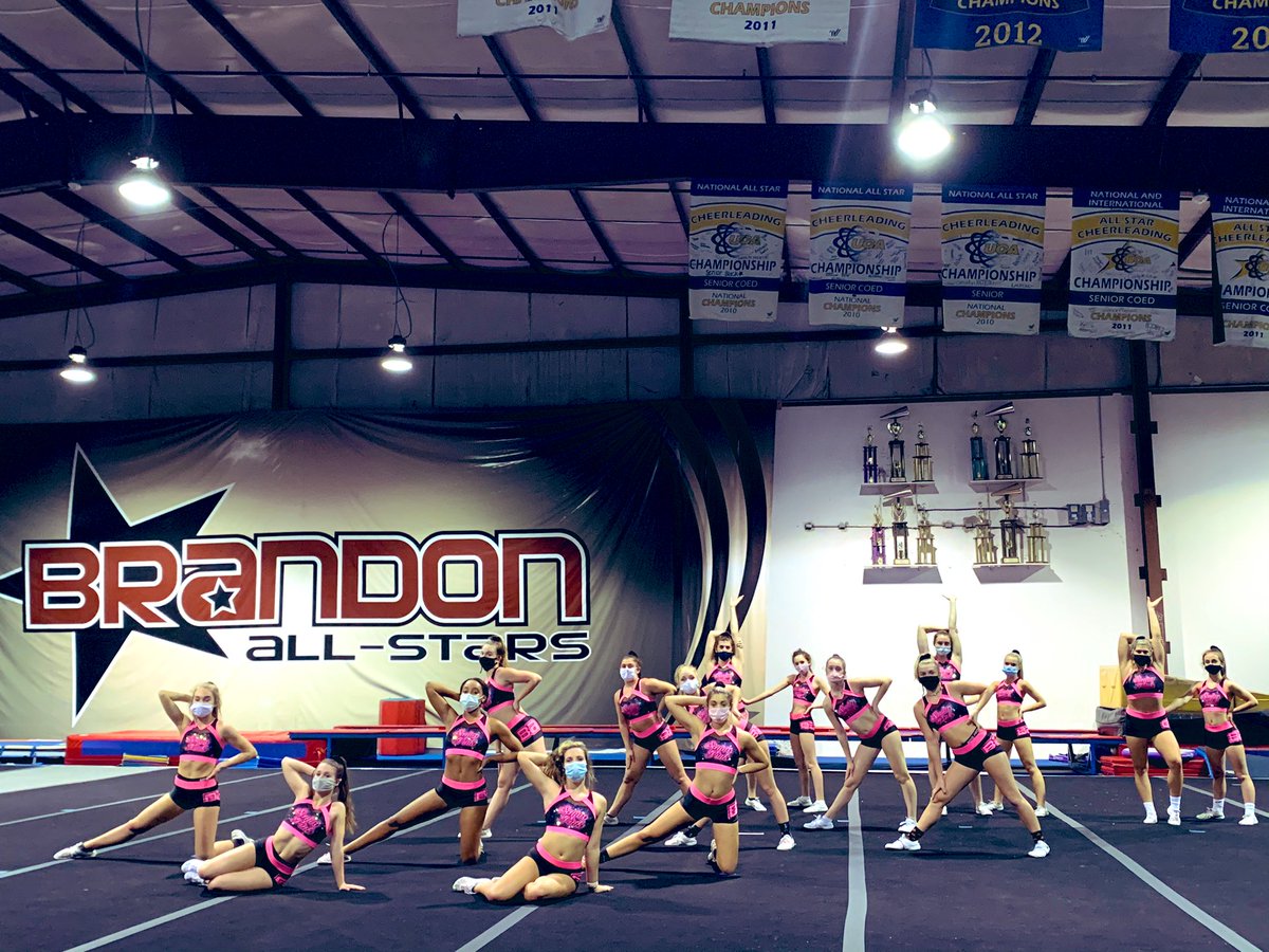 The Pink Ladies with a fantastic 2 choreo days in the books! Thank you <a href="/jlewgruvz/">Jonathan Lewis</a> 💖