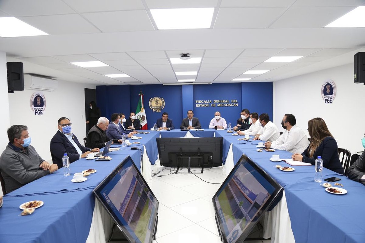 FiscaliaMich's tweet photo. Ofrece @Adrian_LopezS ante CCEEM, trabajo coordinado para garantizar acceso la #justicia y  coadyuvar en el desarrollo #económico ➡ https://t.co/X6TX7uUmmr https://t.co/tpKsAN8qL1